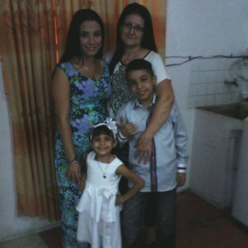 Home ayudemos a maria parada y su familia